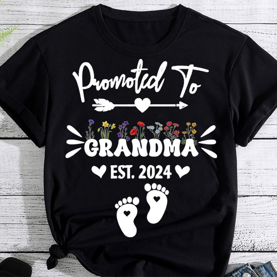 Promoted To Grandma Est 2024 New Grandma Women Grandmother T-Shirt LTSP