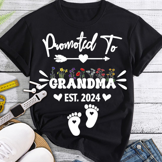 Promoted To Grandma Est 2024 New Grandma Women Grandmother T-Shirt LTSP